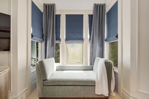 Deluxe Room, 1 King Bed, Balcony | Egyptian cotton sheets, premium bedding, pillowtop beds, minibar - White House Napa (Napa)