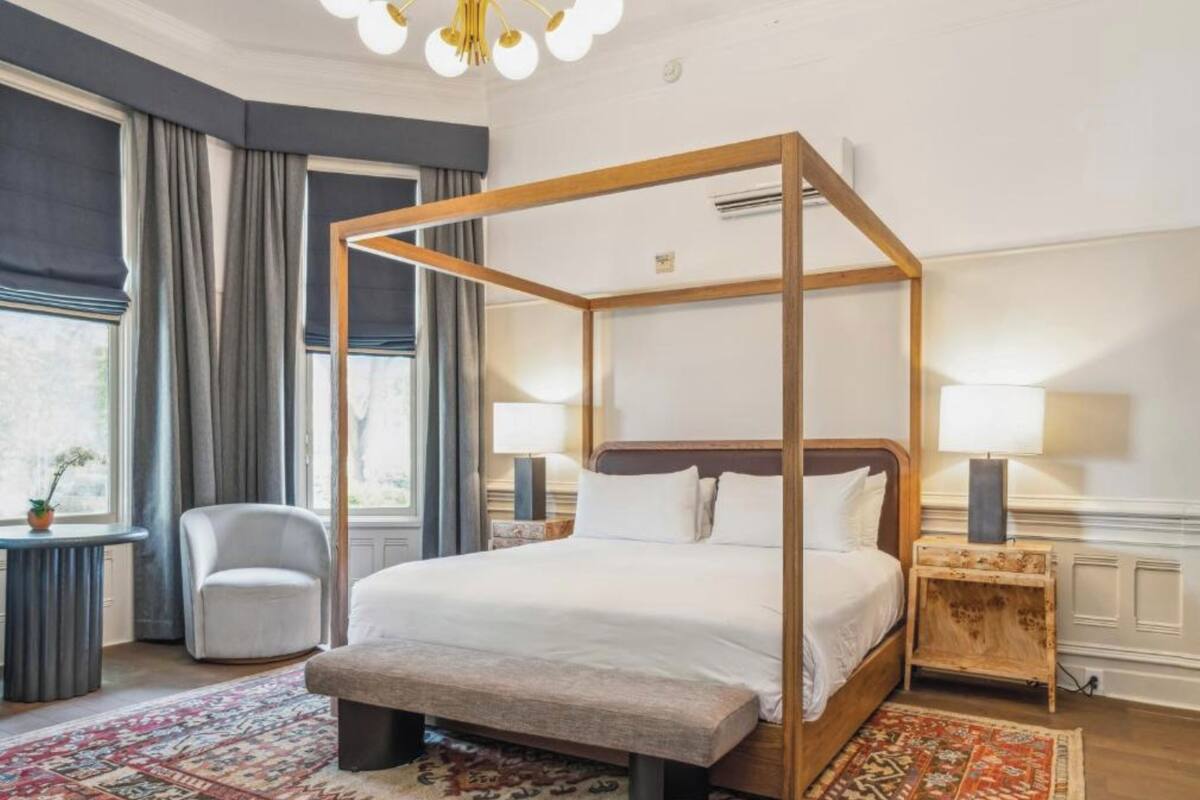 Egyptian cotton sheets, premium bedding, pillow-top beds, minibar