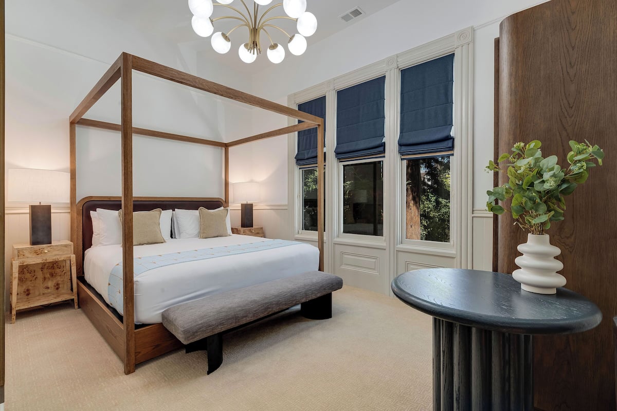 Standard Room, 1 King Bed
