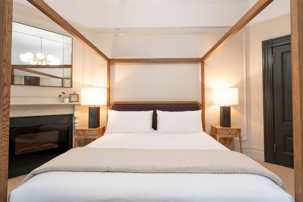 Room, 1 Queen Bed | Egyptian cotton sheets, premium bedding, pillow-top beds, minibar