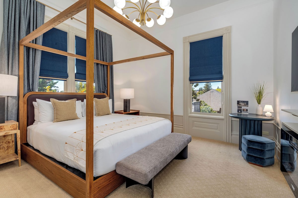 Egyptian cotton sheets, premium bedding, pillow-top beds, minibar