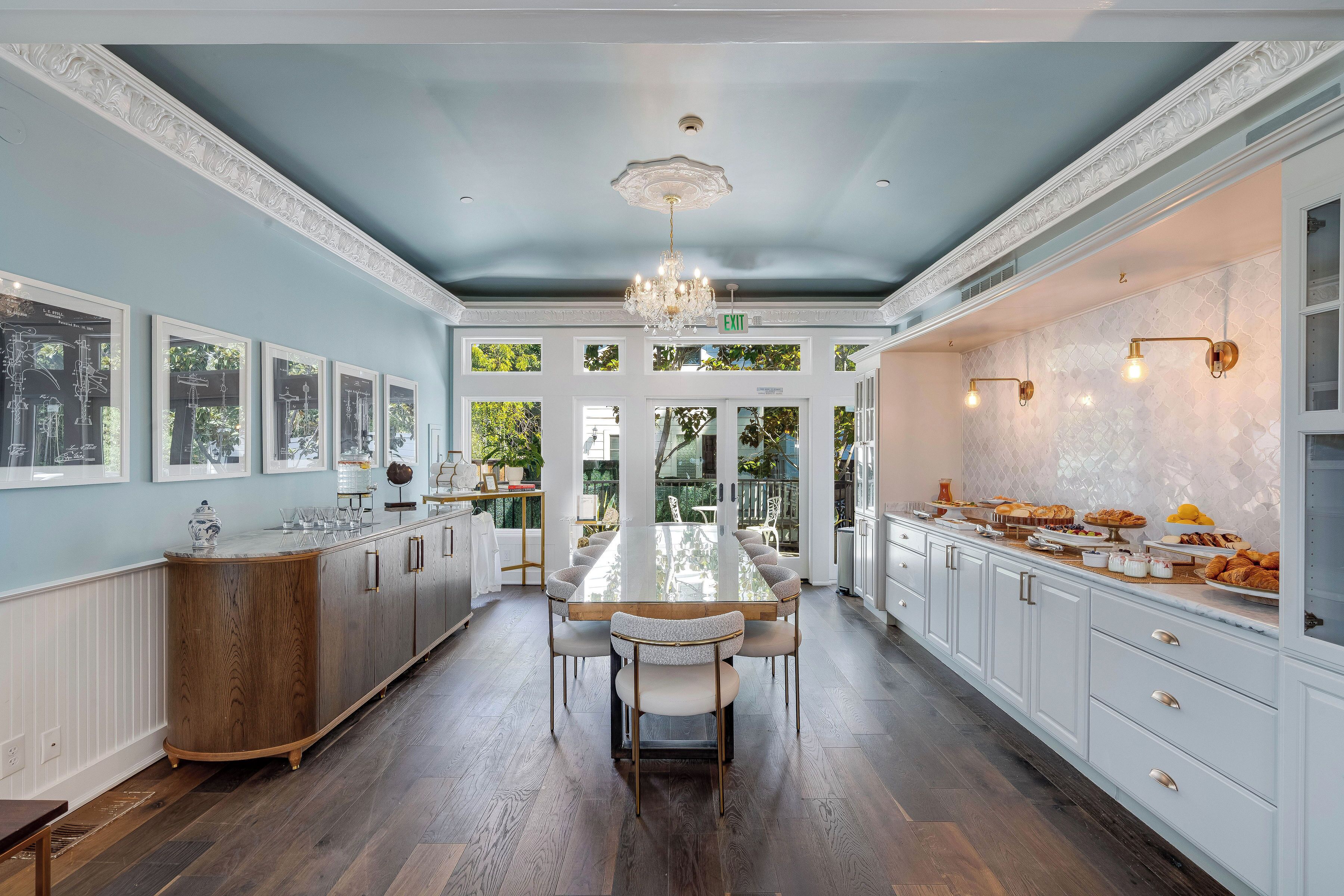 free daily continental breakfast