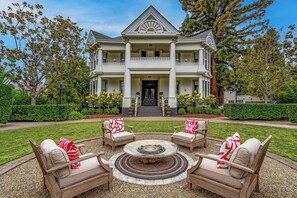 Front of property - White House Napa (Napa)