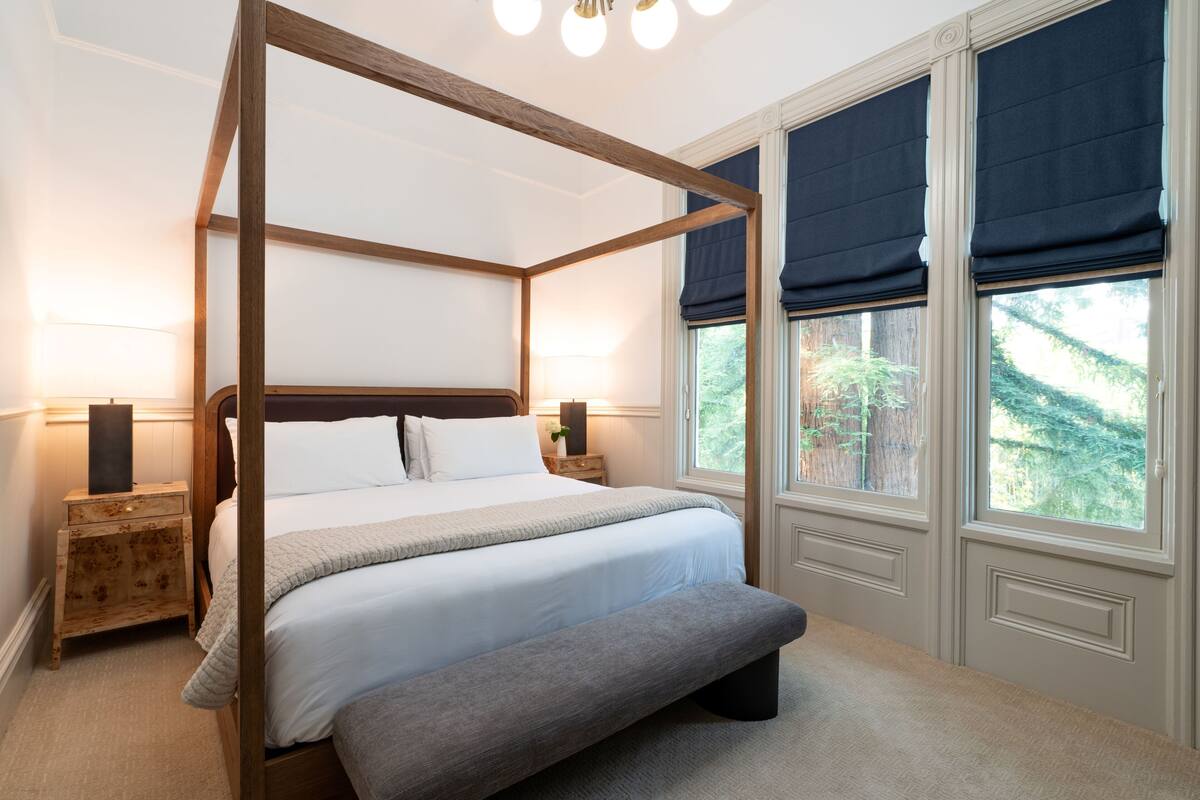 Egyptian cotton sheets, premium bedding, pillow-top beds, minibar