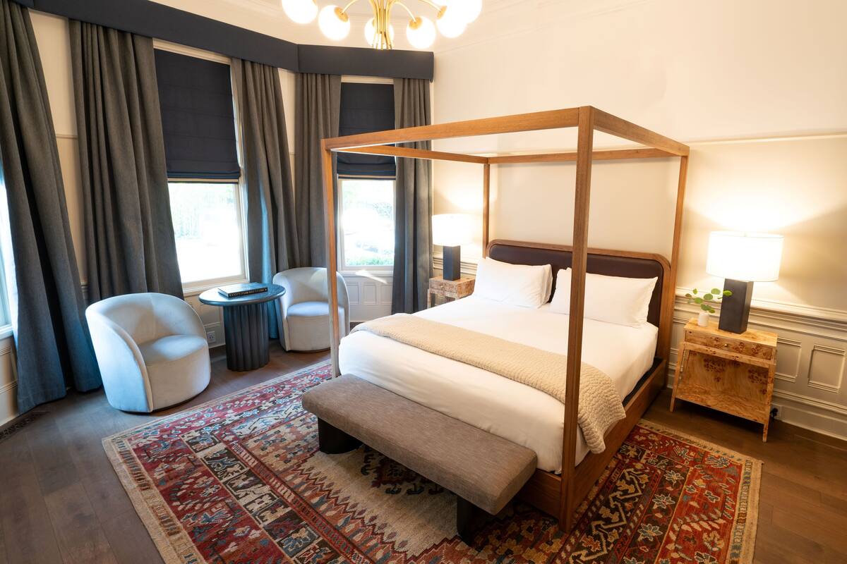 Room, 1 King Bed, Accessible (Roll-in Shower) | Egyptian cotton sheets, premium bedding, pillow-top beds, minibar