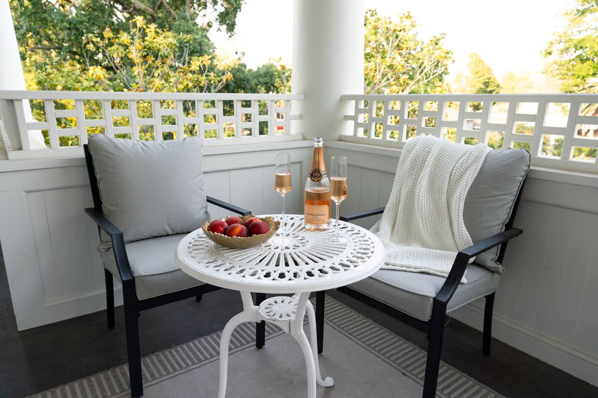 Deluxe Room, 1 King Bed, Balcony | Terrace/patio