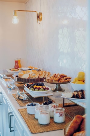 Free daily continental breakfast 