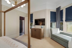 Egyptian cotton sheets, premium bedding, pillow-top beds, minibar - White House Napa (Napa)