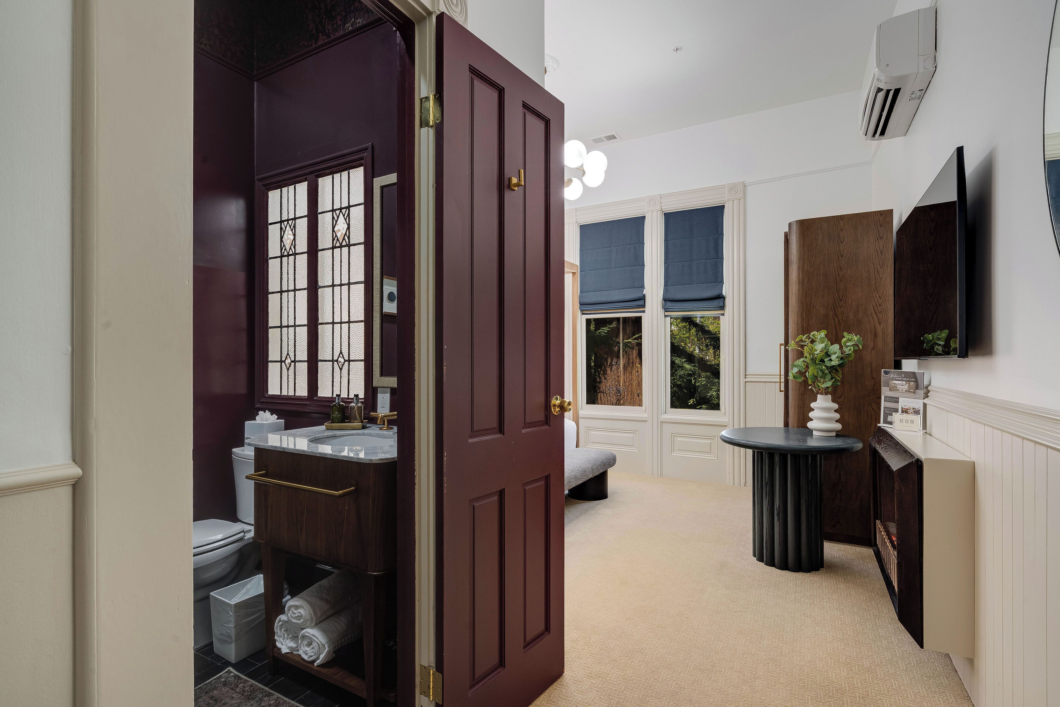 standard room, 1 king bed | bathroom | shower, eco-friendly toiletries, hair dryer, bathrobes