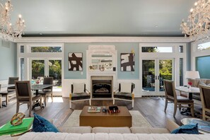 Lounge - White House Napa (Napa)