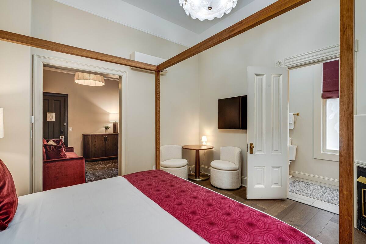 Premium Suite, 1 King Bed with Sofa bed, Pool View | Egyptian cotton sheets, premium bedding, pillowtop beds, minibar