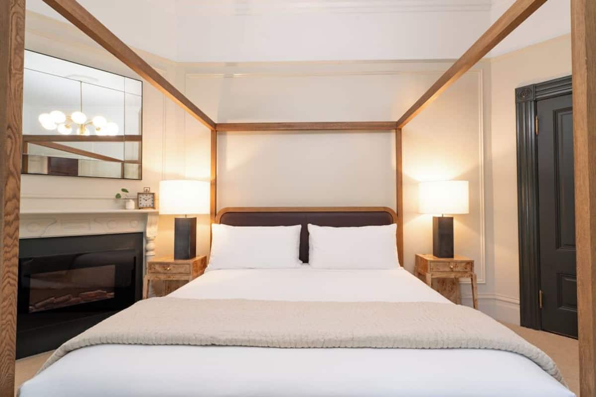 Egyptian cotton sheets, premium bedding, pillow-top beds, minibar