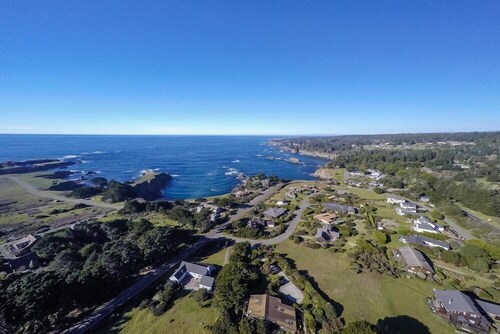 The Mendocino Hotel and Garden Suites
