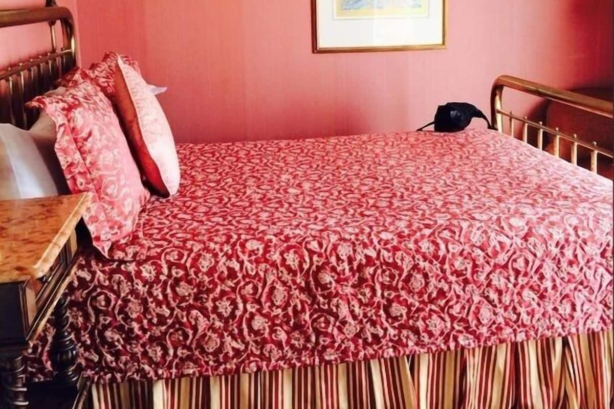 Individually decorated, individually furnished, free WiFi, bed sheets