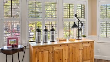 Breakfast area