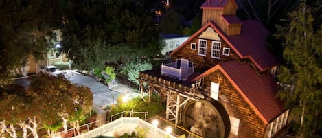 Outdoor pool, open 9:00 AM to 9:00 PM, sun loungers