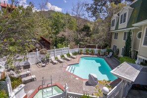 Outdoor pool, open 9:00 AM to 9:00 PM, pool loungers