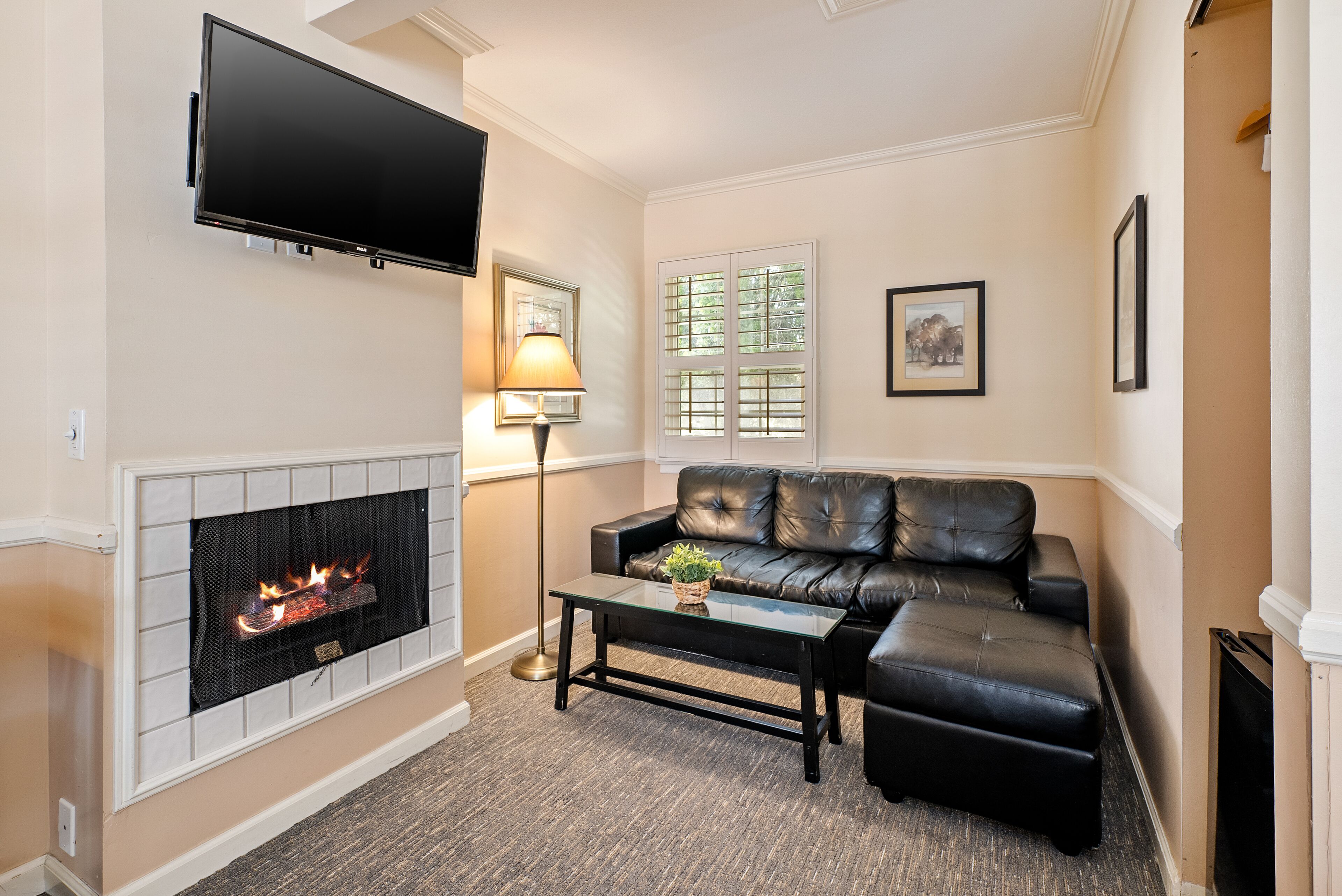 room, 1 king bed (trellis court building) | 1 bedroom, egyptian cotton sheets, premium bedding, pillow-top beds