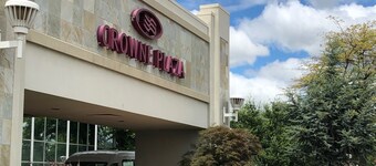 Crowne Plaza Tulsa - Southern Hills