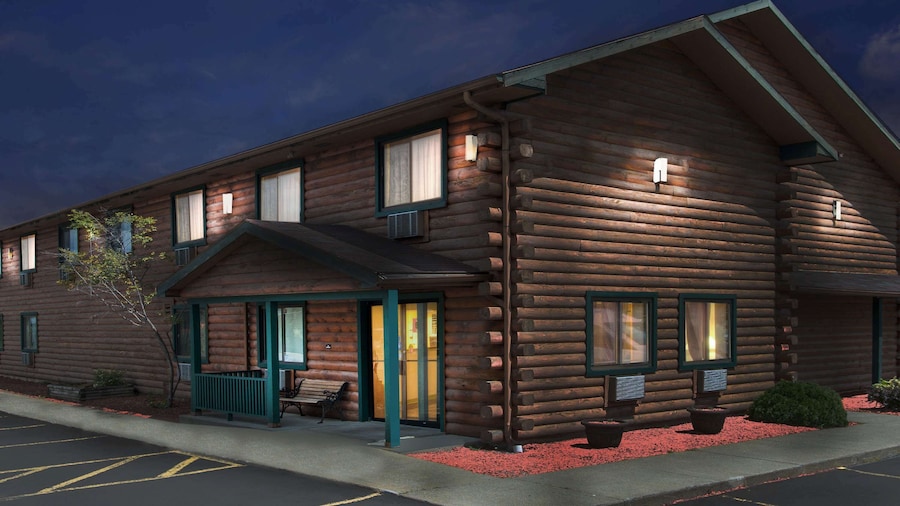 Super 8 by Wyndham Ticonderoga