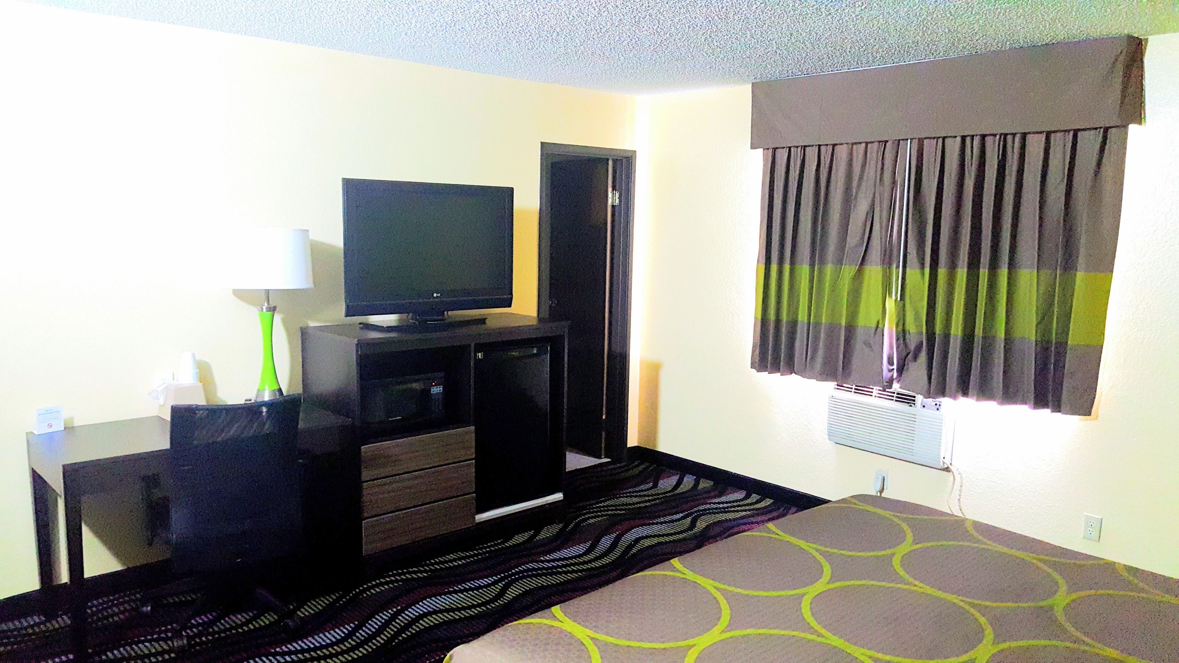 Photo - Super 8 by Wyndham Richmond/Broad Street