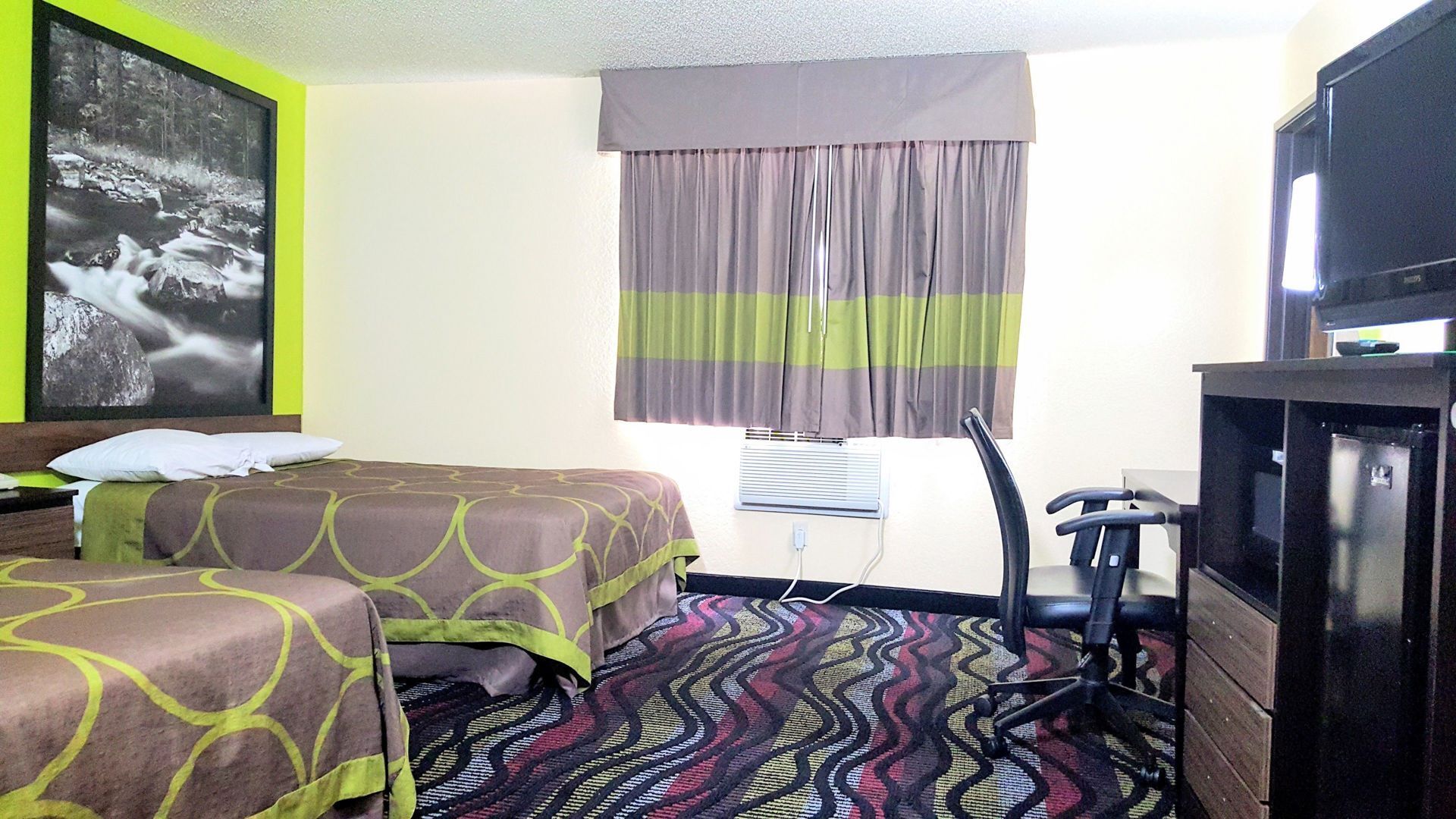 Desk, free WiFi, bed sheets
