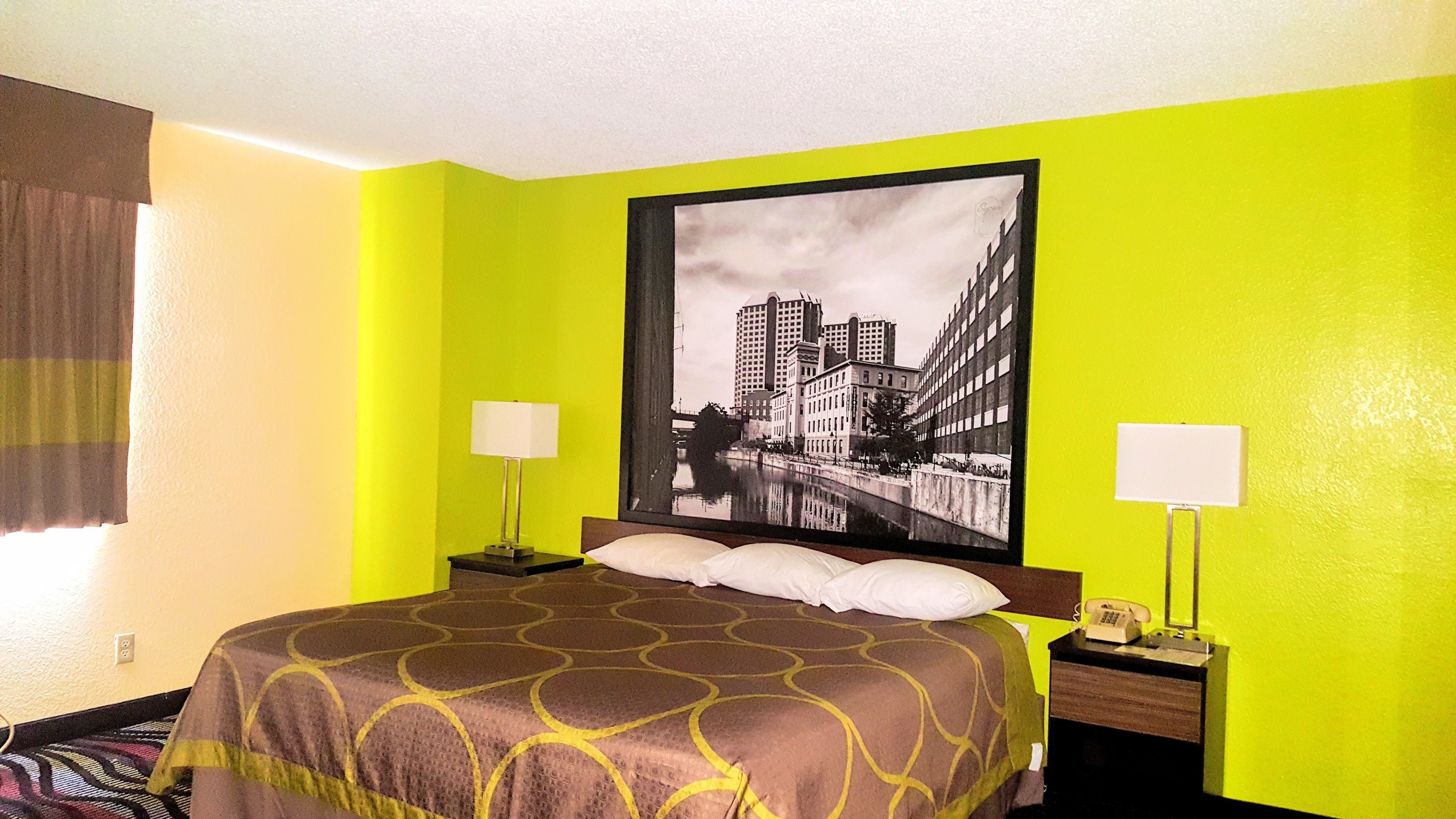 Photo - Super 8 by Wyndham Richmond/Broad Street