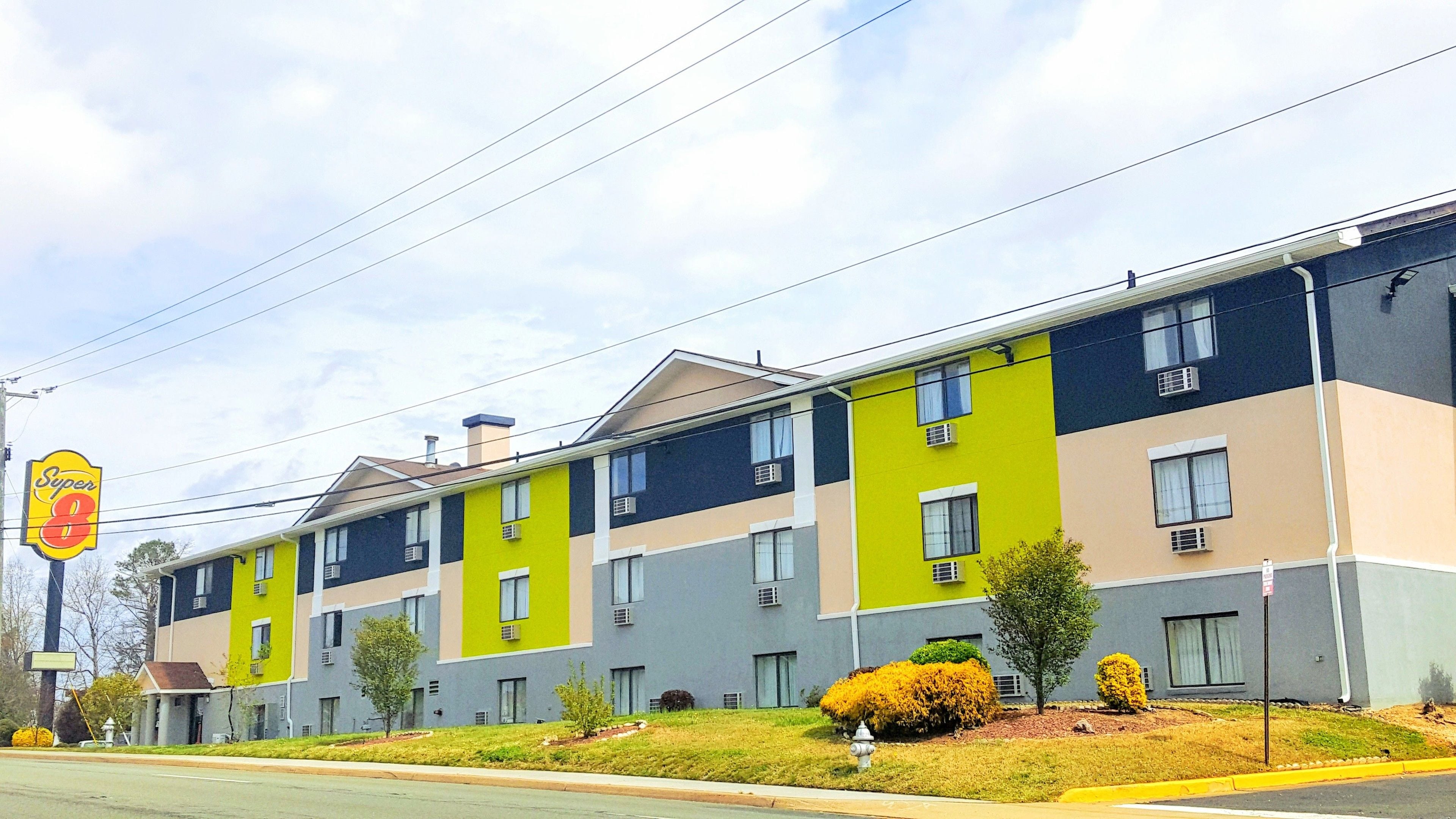 Photo - Super 8 by Wyndham Richmond/Broad Street