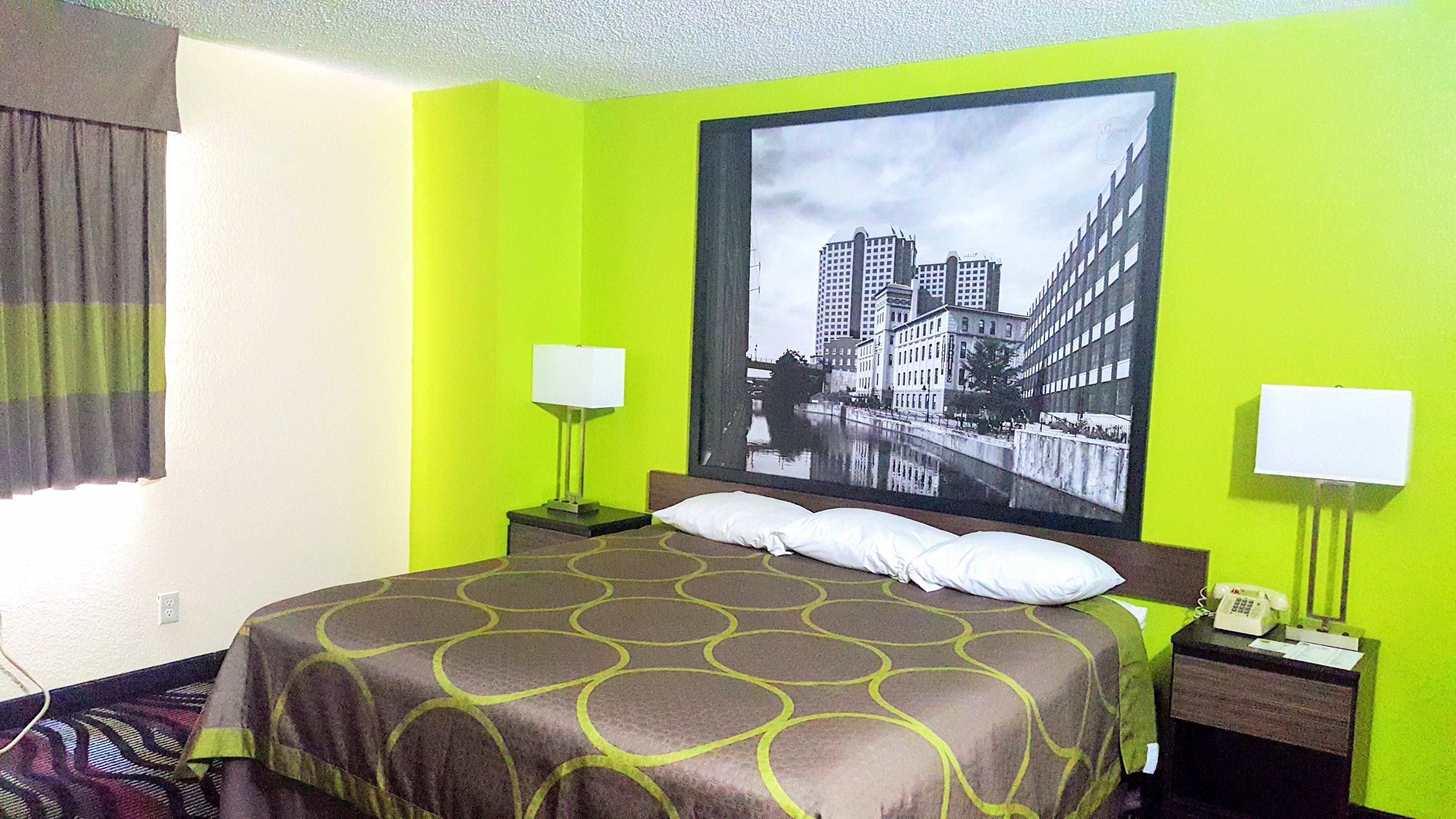 Photo - Super 8 by Wyndham Richmond/Broad Street