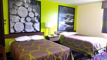 Habitación, 2 camas matrimoniales, para fumadores | Escritorio, wifi gratis y ropa de cama