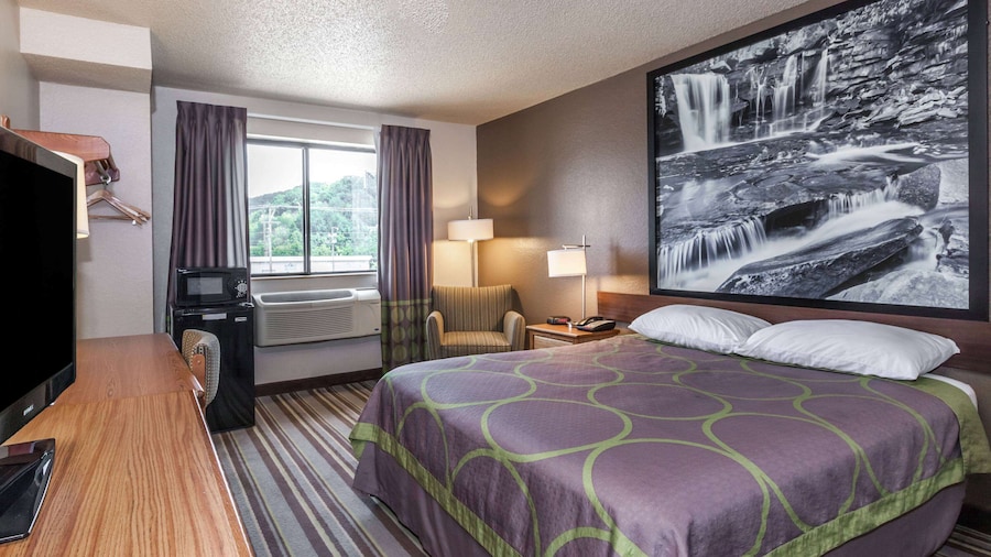 Super 8 by Wyndham Dunbar/Charleston Area