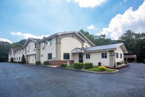 Exterior - Super 8 by Wyndham Elkins (Elkins)