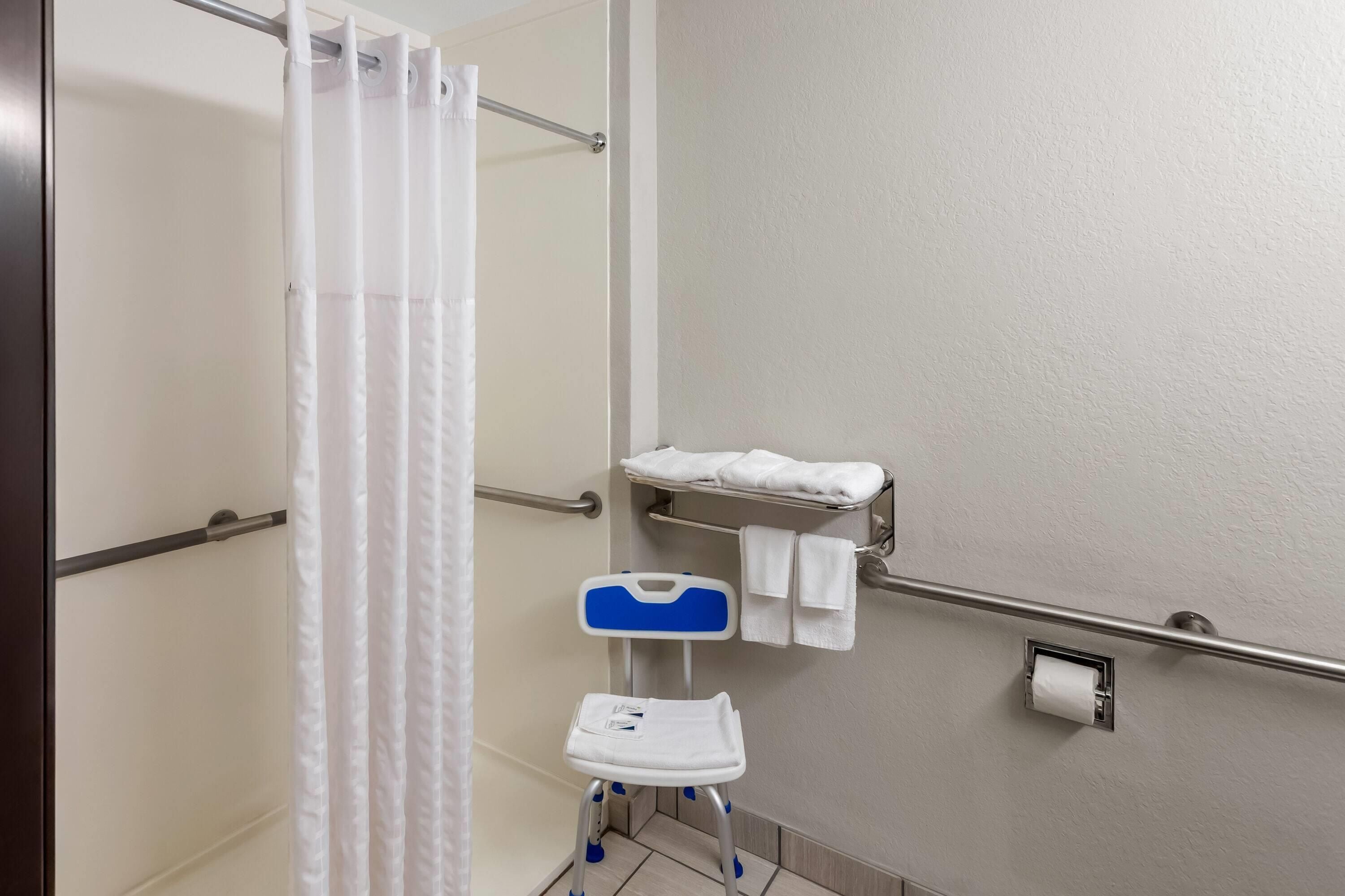Room, 1 Queen Bed, Accessible, Non Smoking (Mobility) | Accessible bathroom