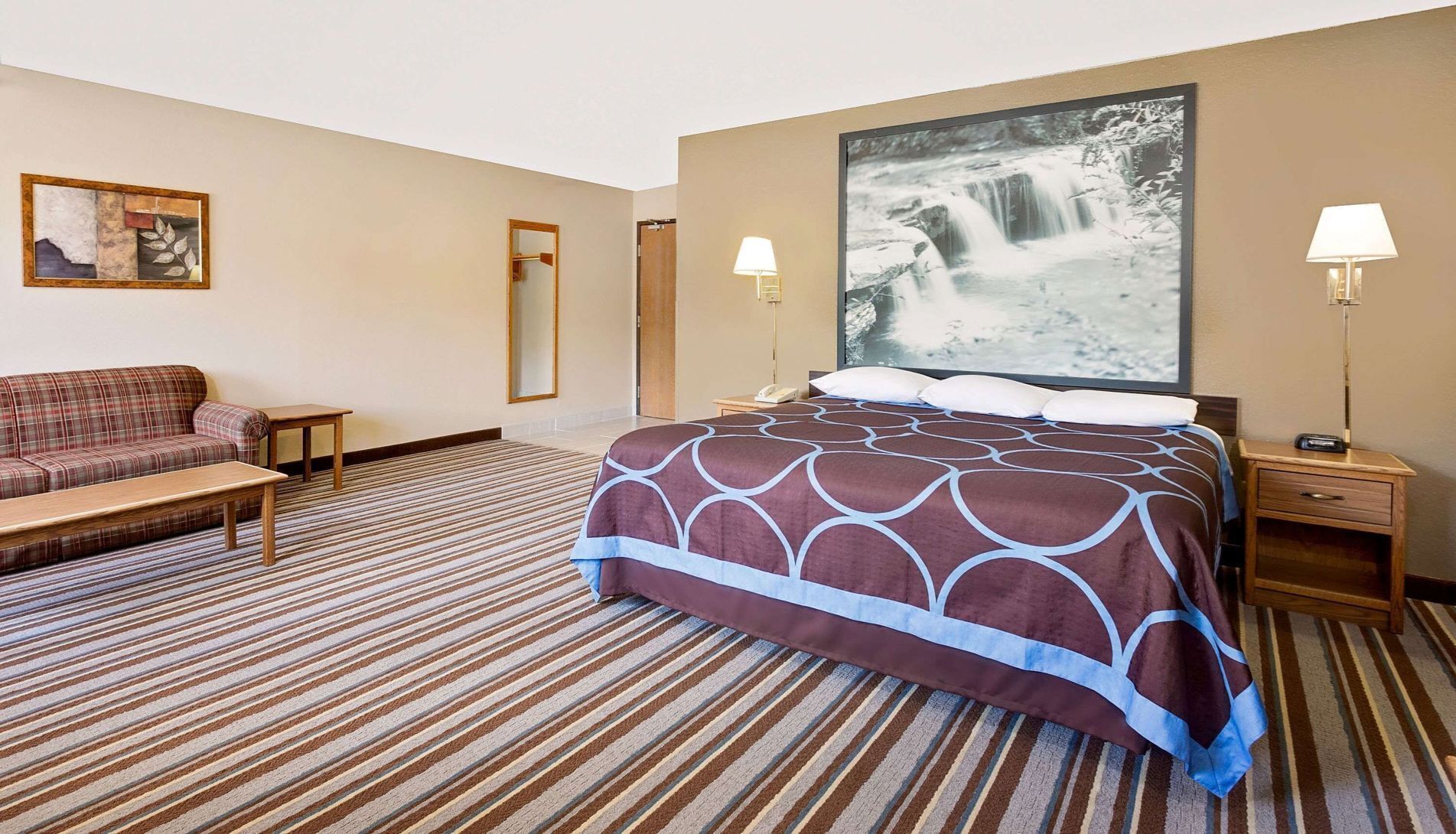Premium bedding, in-room safe, individually furnished, desk