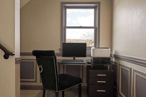 Business center - Super 8 by Wyndham Ithaca (Ithaca)