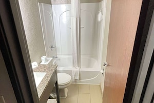 Combined shower/tub, free toiletries, hair dryer, towels