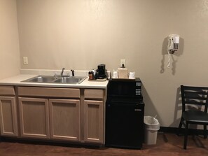 Suite, 1 King Bed, Non Smoking (One-Bedroom Suite) | In-room safe, desk, blackout drapes, iron/ironing board