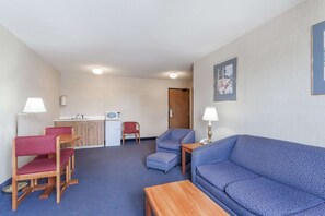 Suite, 1 King Bed, Non Smoking (One-Bedroom Suite) | In-room safe, desk, blackout drapes, iron/ironing board
