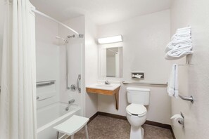 Combined shower/bathtub, free toiletries, hair dryer, towels