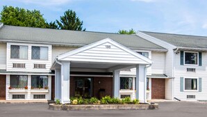A two-story building with a covered entrance labeled "188". - Quality Inn Cortland - University Area (Cortland)