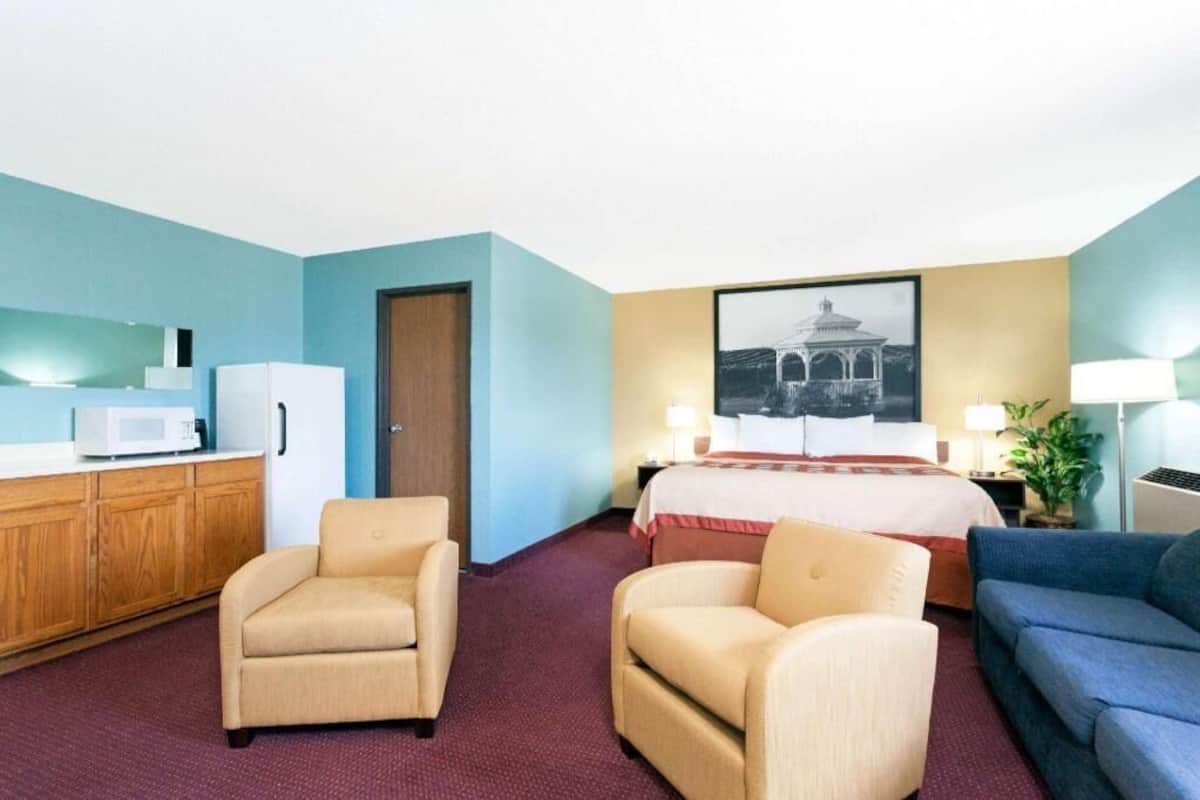 In-room safe, desk, iron/ironing board, cots/infant beds