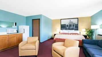 Suite, 1 King Bed, Non Smoking | In-room safe, desk, iron/ironing board, free cribs/infant beds