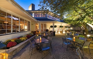 Breakfast, dinner, brunch served; American cuisine, garden views