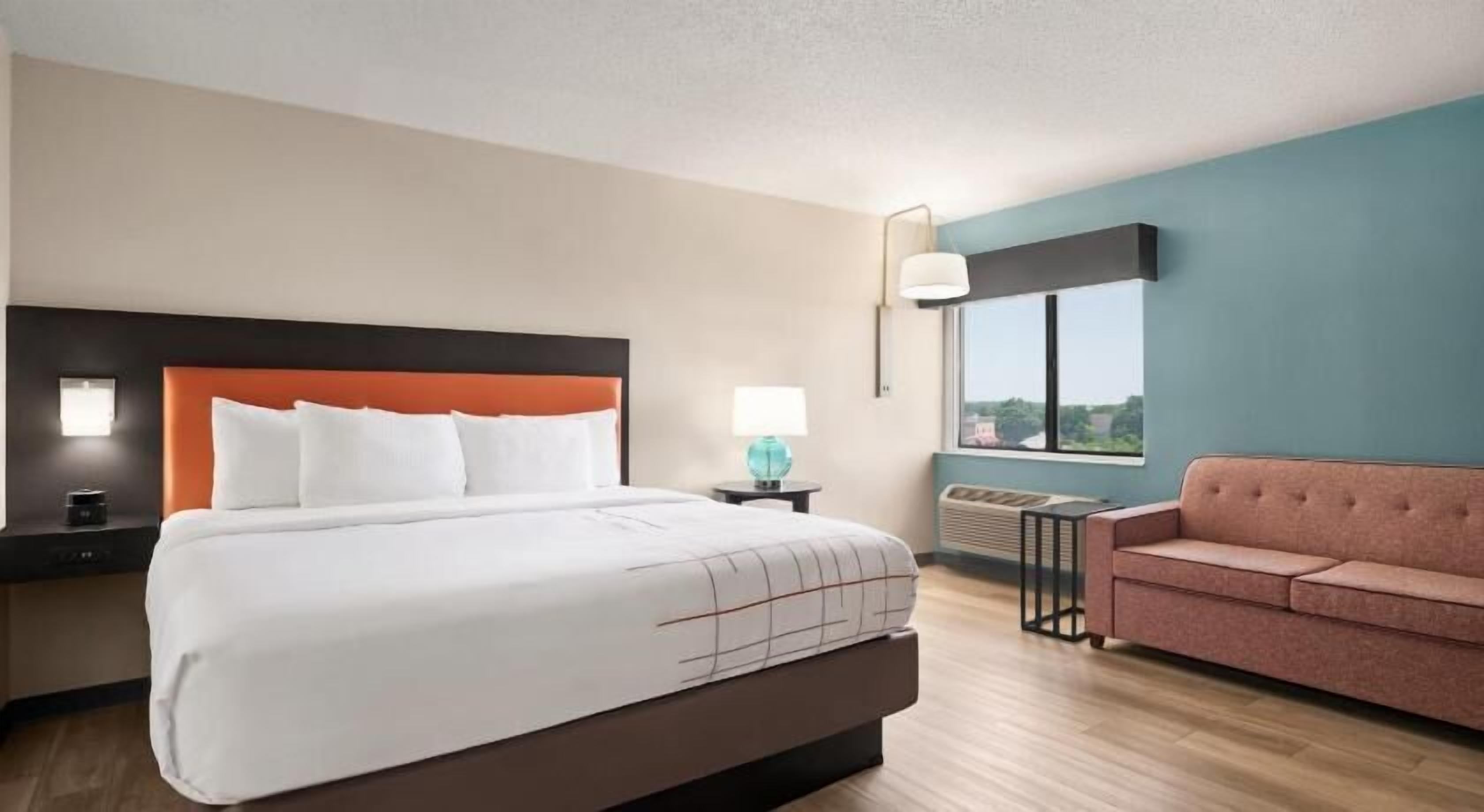 Premium bedding, pillowtop beds, desk, laptop workspace