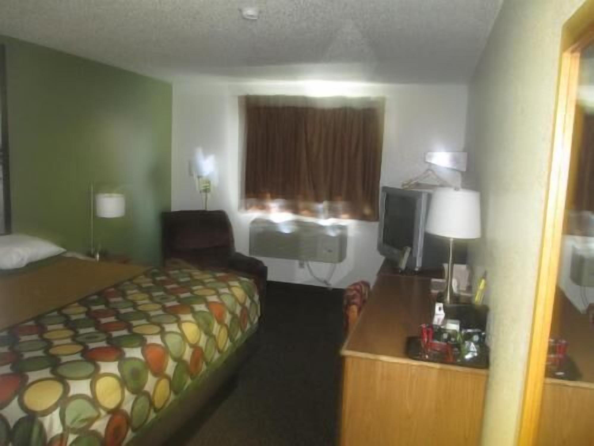 Zimmersafe, Schreibtisch, laptopgeeigneter Arbeitsplatz