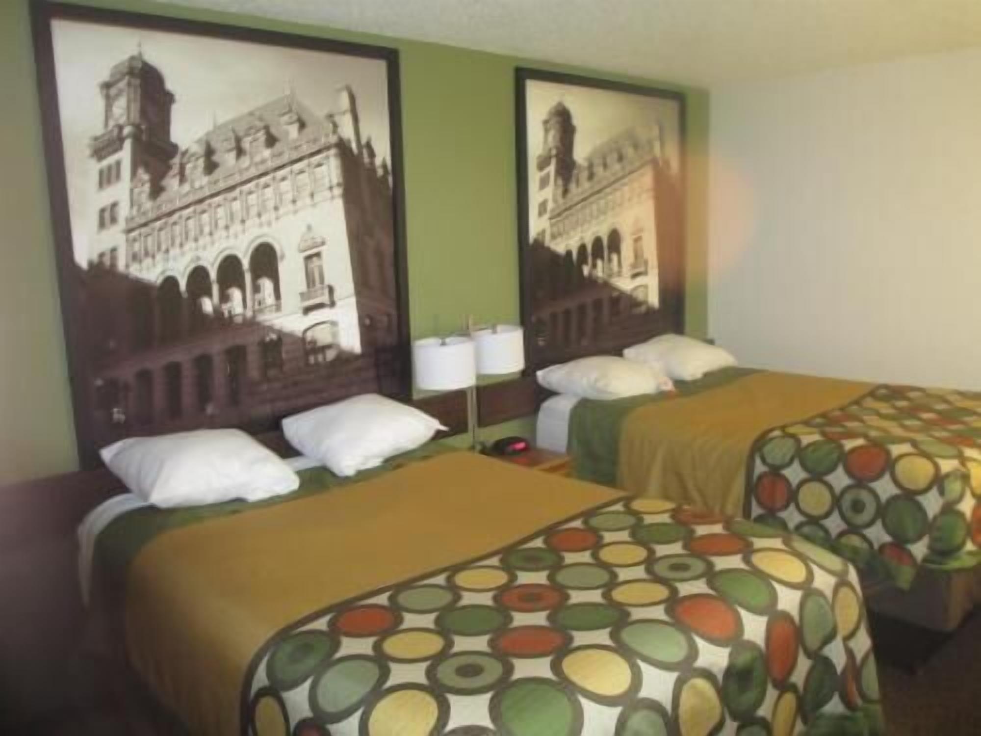 Zimmersafe, Schreibtisch, laptopgeeigneter Arbeitsplatz