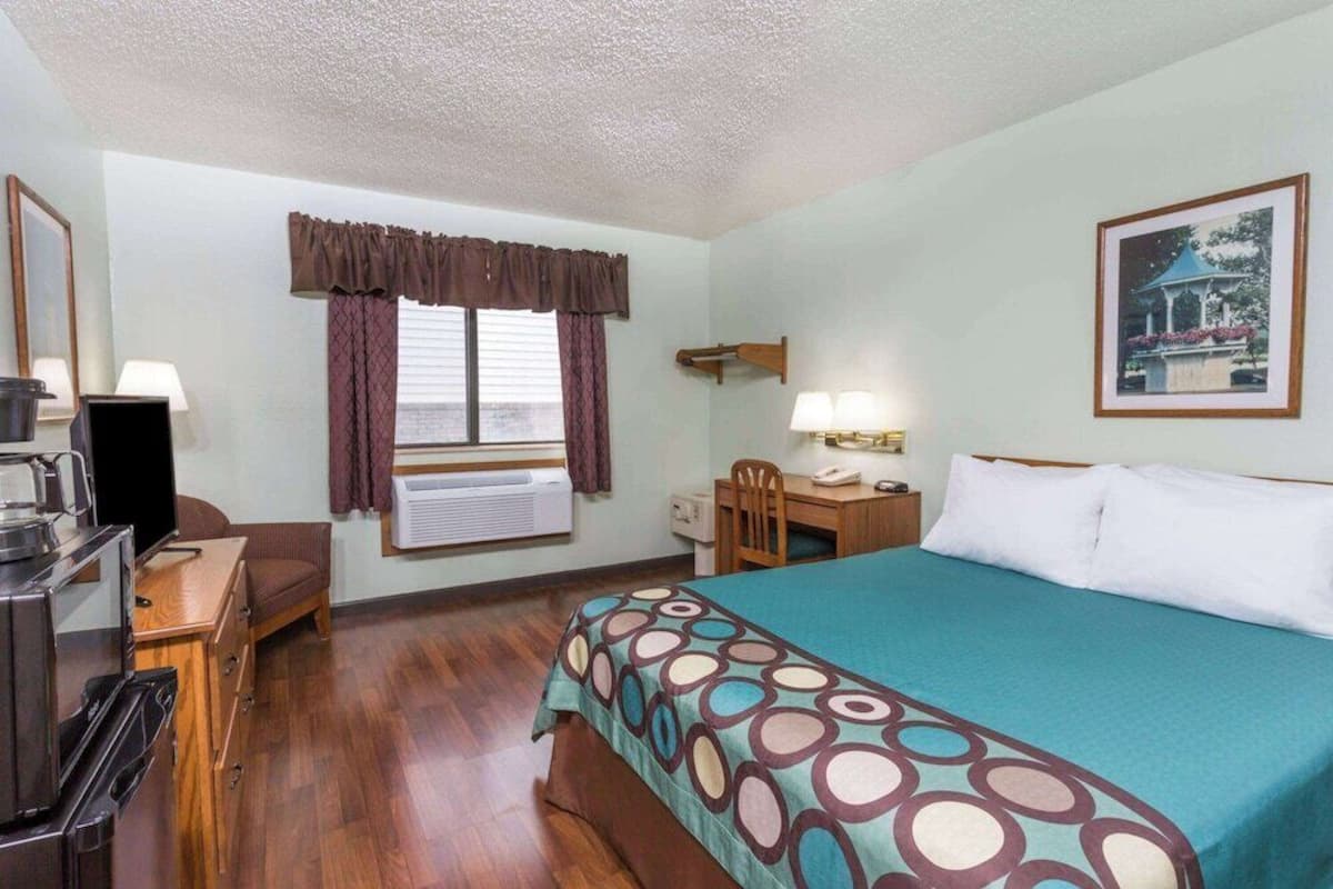 In-room safe, desk, iron/ironing board, free WiFi