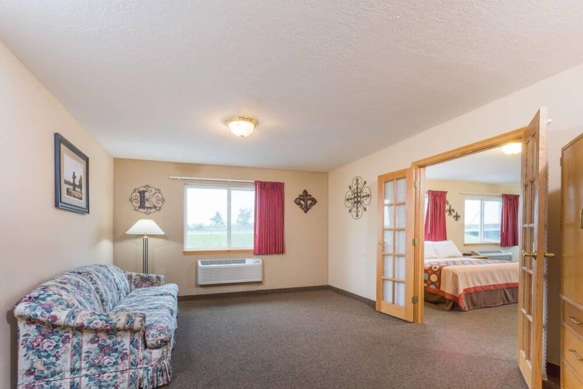 In-room safe, desk, iron/ironing board, free WiFi