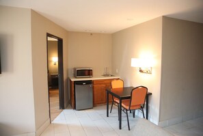 Deluxe Suite, 1 King Bed, Non Smoking