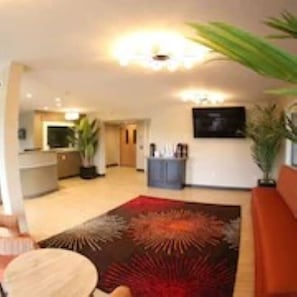 Lobby - Super 8 by Wyndham Portsmouth (Portsmouth)